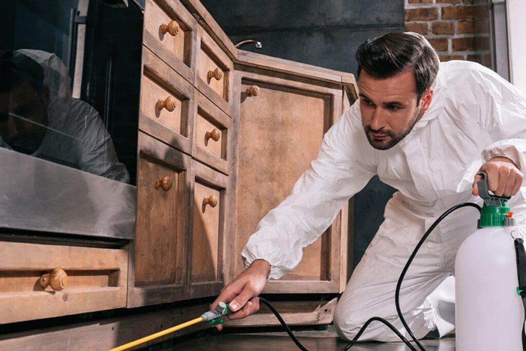 Pest Control Technicians: Roles, Responsibilities, And Earnings Pest Control Technicians: Roles, Responsibilities, And Earnings